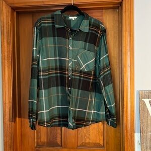 Excellent used condition, lightweight plaid shirt